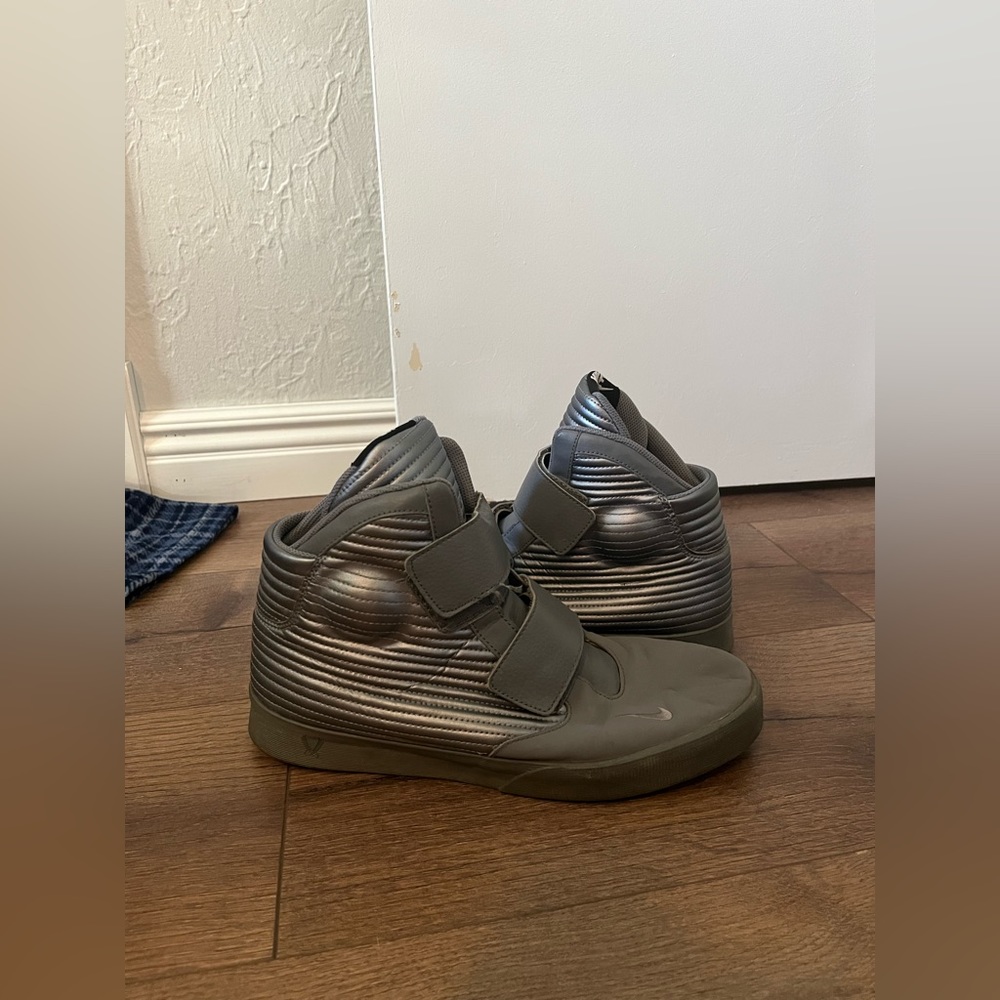 Nike Flystepper 2K3 Silver Sneakers
